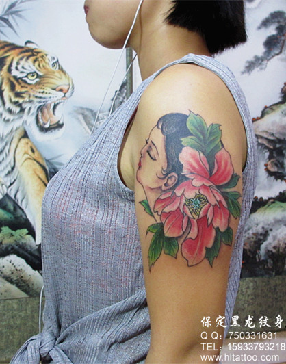 美女和牡丹花纹身
